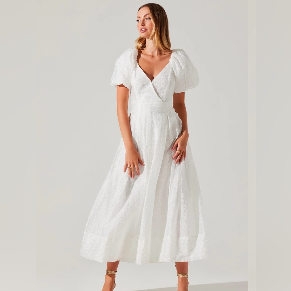 ASTR the Label Linette Tonal Jacquard Midi Dress in white